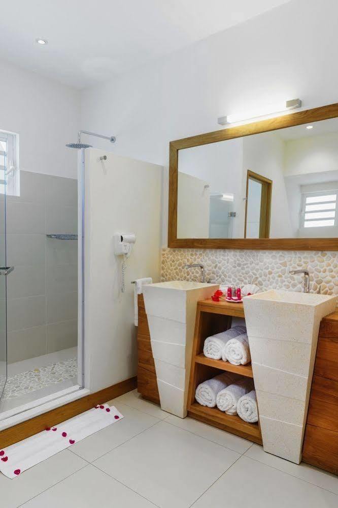 קאפ מאלורו Myra Seafront Suites With Lov מראה חיצוני תמונה