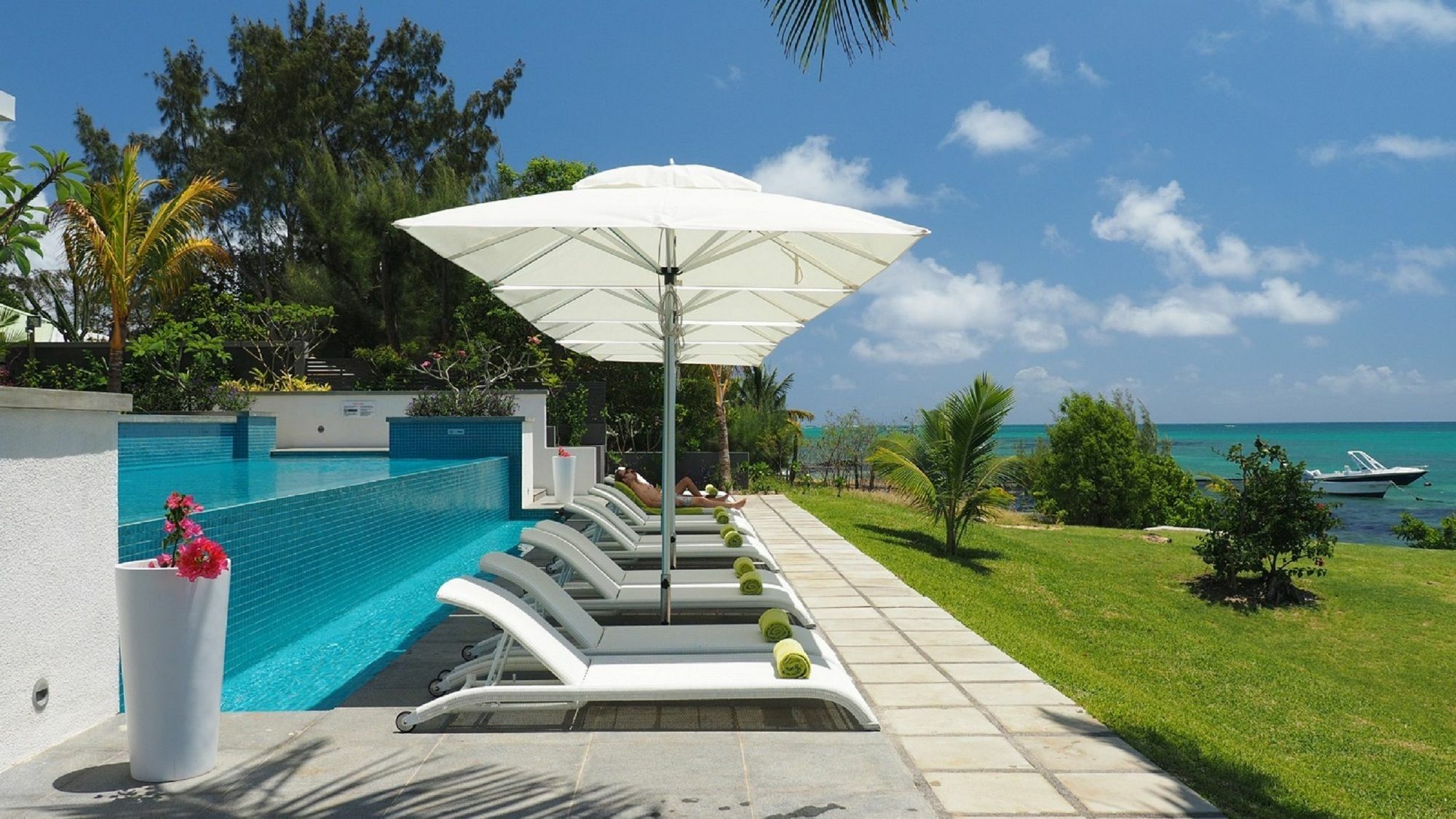 קאפ מאלורו Myra Seafront Suites With Lov מראה חיצוני תמונה